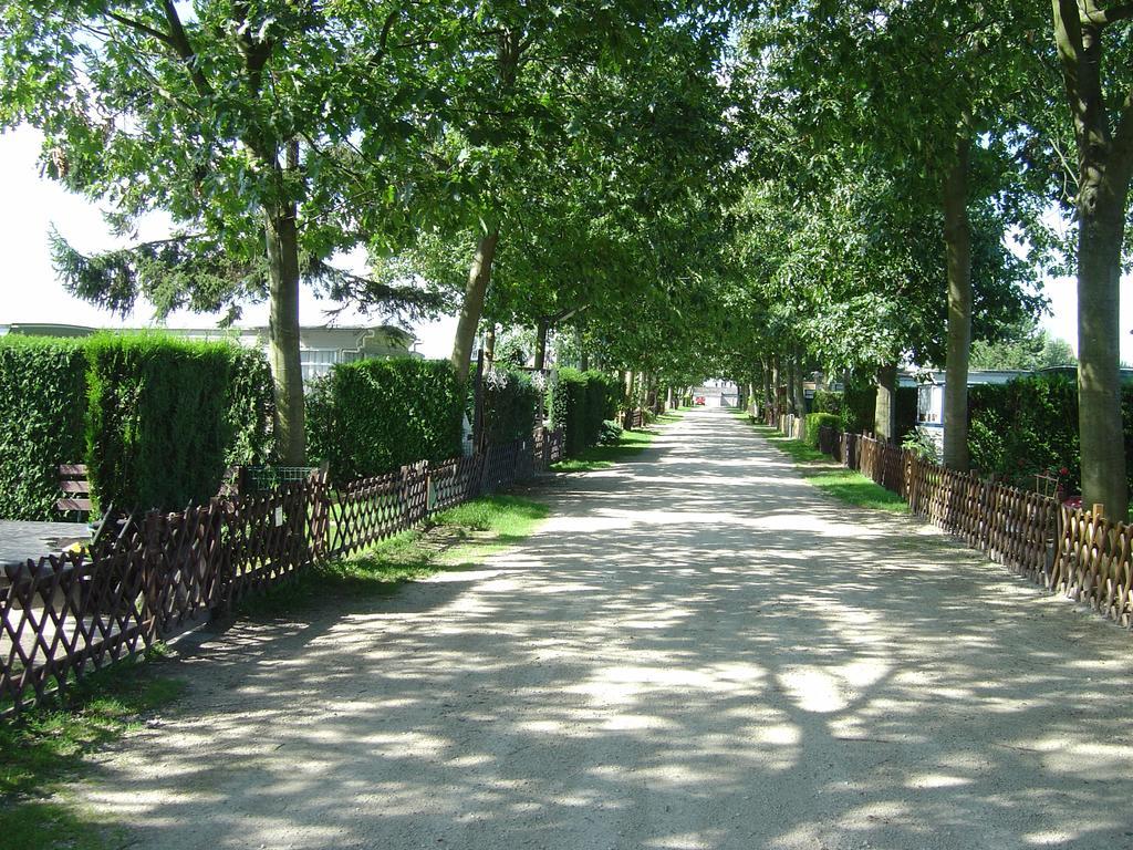 Lake Park Berlare Екстериор снимка